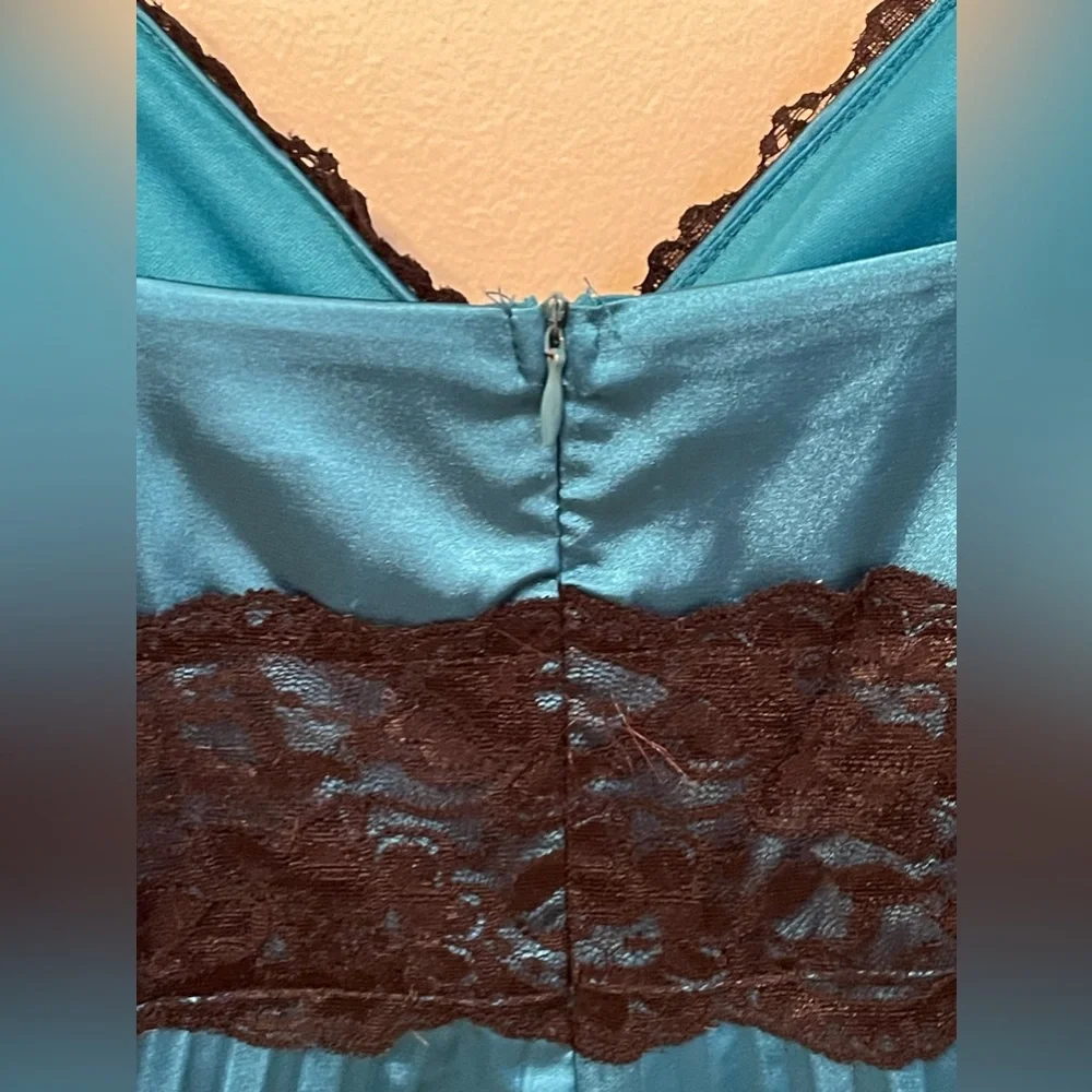 Charlotte Russe Vintage Y2K Satin and Lace Party Dress - Picture 5 of 6